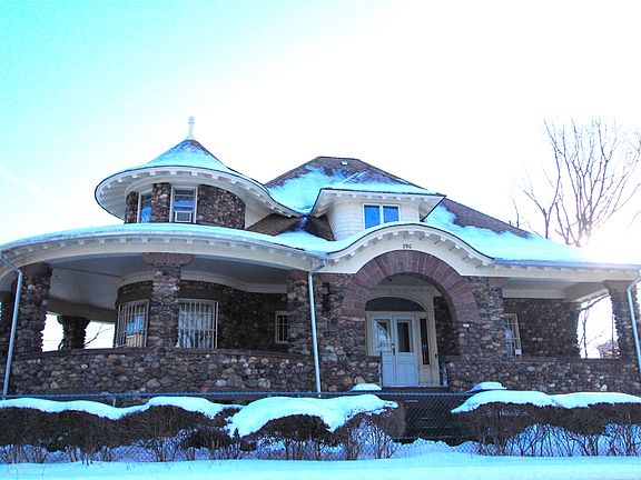 3rd image of 290 Grafton Ave