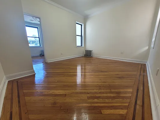 Rented by EXR | media 10