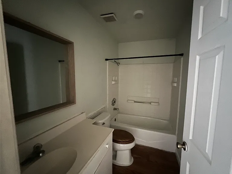 4930 W Point Loma Blvd #D — Photo 2
