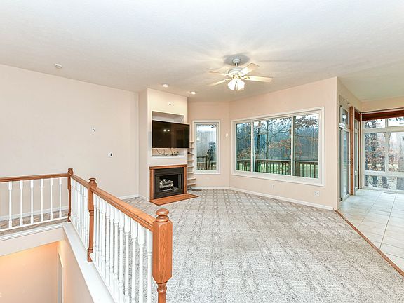 4th image of 249 E Woodfield Ln