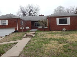 1701 E 8th Ave, Winfield, KS 67156