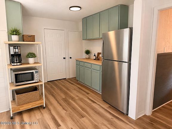 4th image of 103 Fore St
