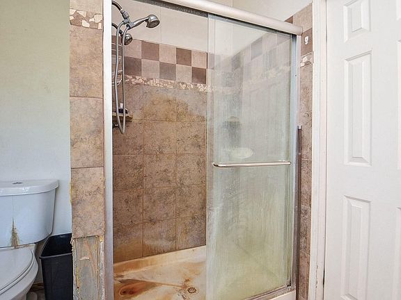 5th image of 238 Boone Cir
