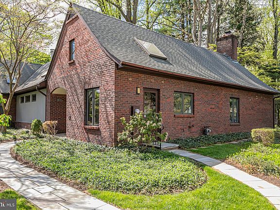 2nd image of 26 Constitution Hl W
