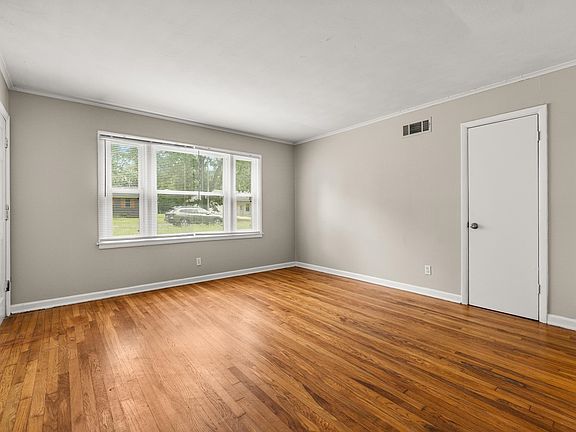 5th image of 5247 Loch Lomond Rd