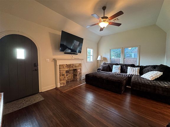 3rd image of 1343 S Florence Pl