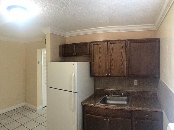 5th image of 13695 NE 3rd Ct #C1