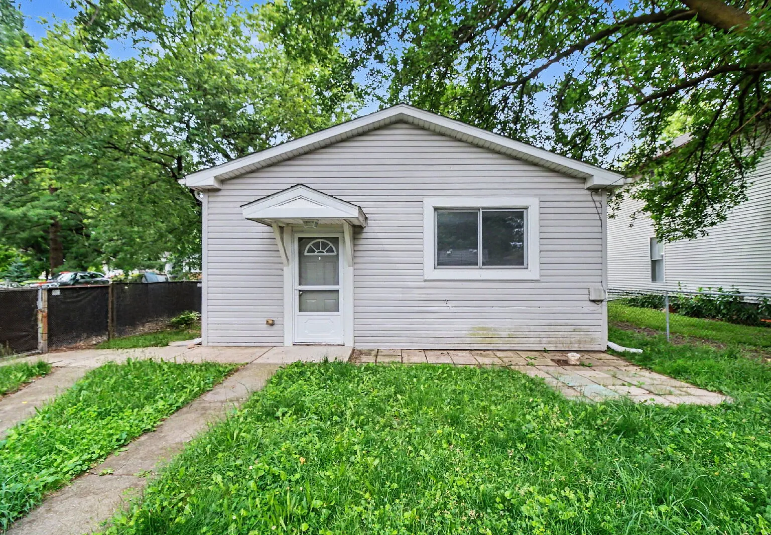 3 bed, 1.0 bath, 984 sqft, $1,550 — Photo 3