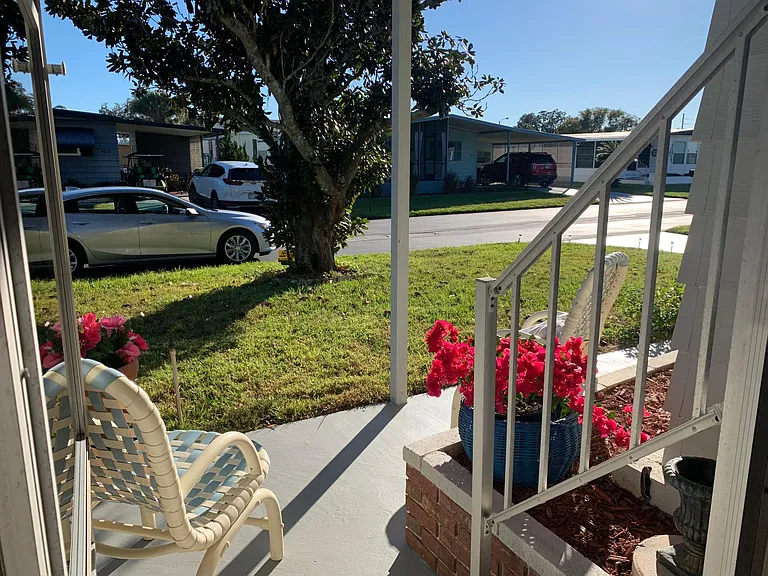 Camelot Dr N — Photo 13