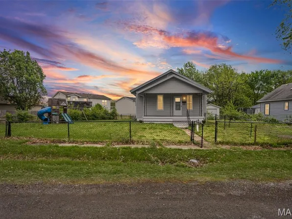 628 N 3rd St, Dupo, IL 62239