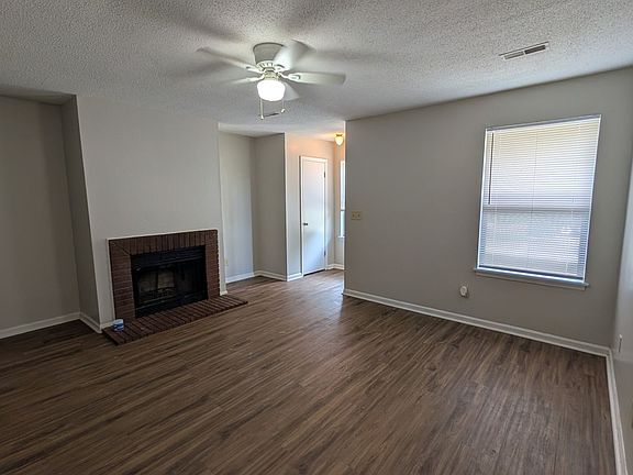 3rd image of 171 Hummingbird Ave APT A