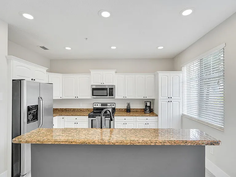 3600 NW 5th Ter — Photo 12