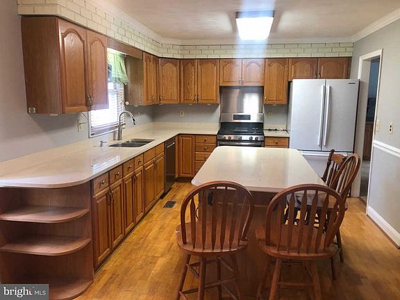 3rd image of 1041 Cecil Ave S
