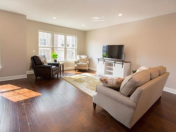 5th image of 1335 W Clifton Blvd