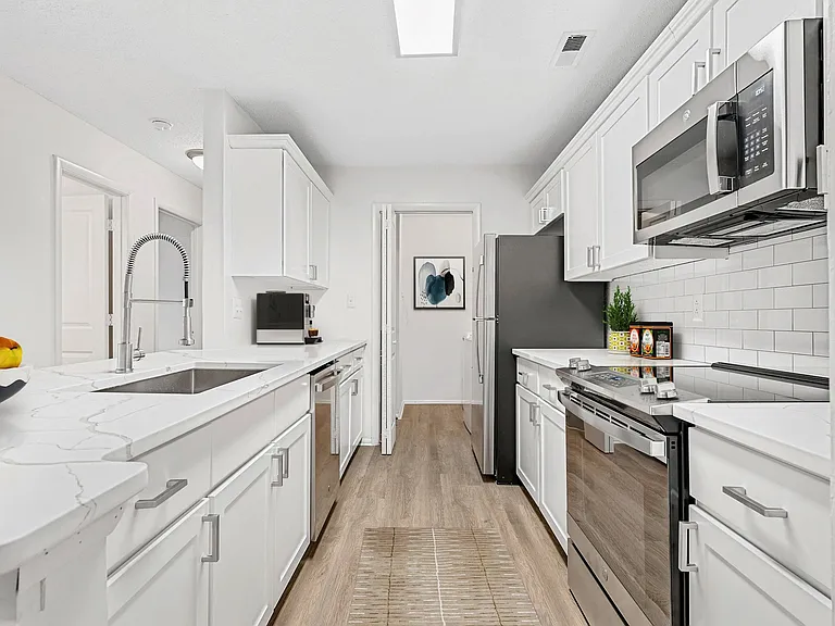 Southpark Commons Apartment Homes — Photo 11