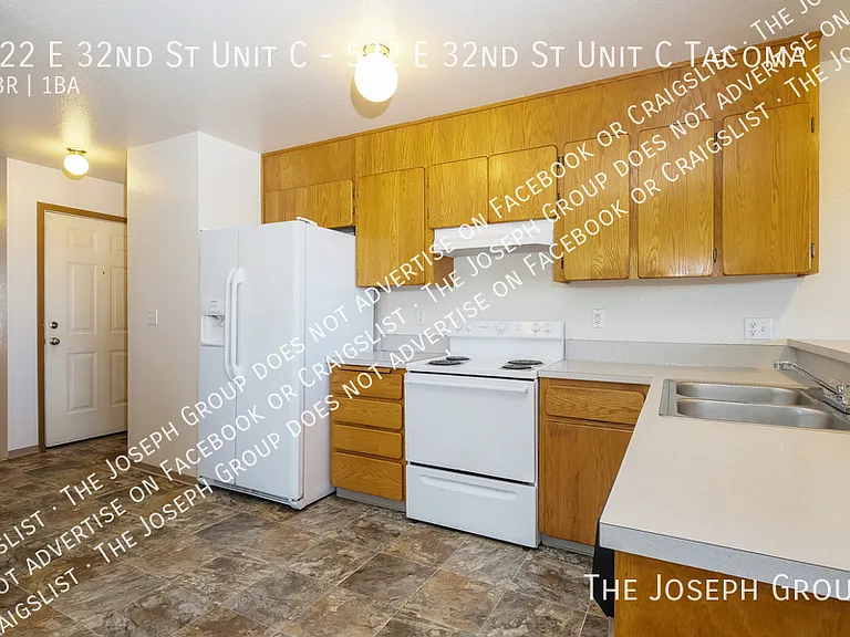 522 E 32nd St #C — Photo 9