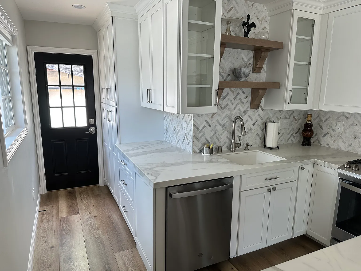 1 bed, 452 sqft, $2,700 — Photo 2