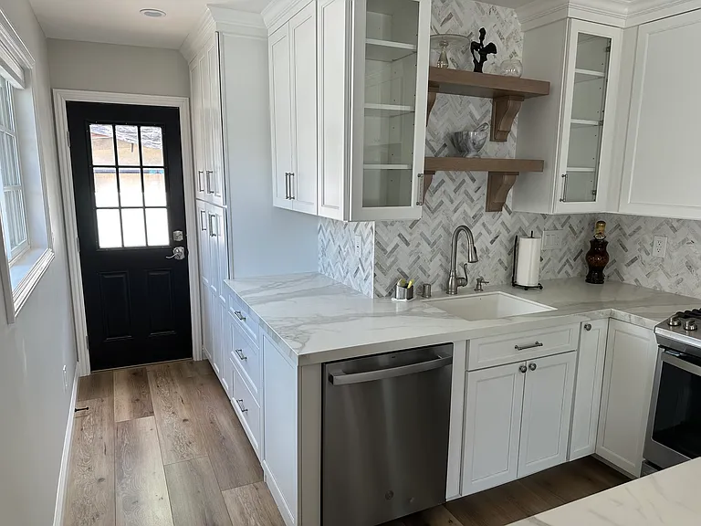 210 S Orchard Dr — Photo 2
