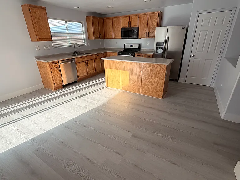 92 Peachtree Hill Ave — Photo 1