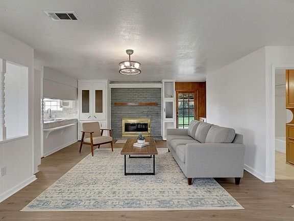 5th image of 20 Woods Ln