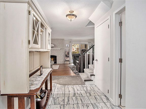 4th image of 3645 Woodcliff Dr