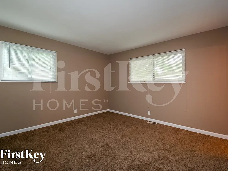 400 Humes Ln — Photo 8