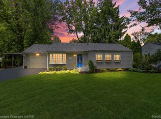 21451 Highview St, Clinton Township, MI 48036