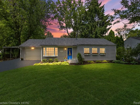 21451 Highview St, Clinton Township, MI 48036