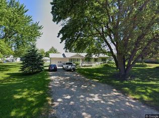 1405 W Lone Tree Rd, Cedar Falls, IA 50613