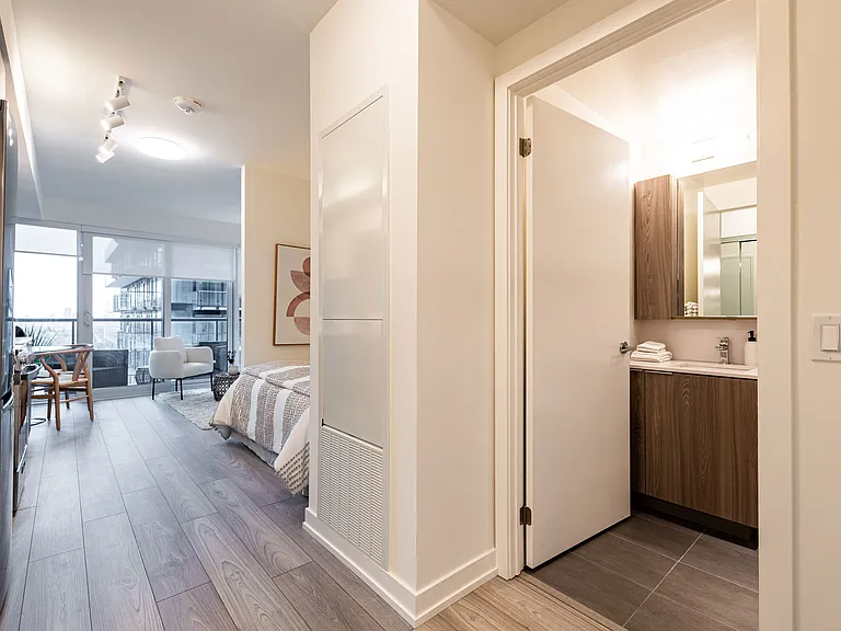 223 Redpath Ave — Photo 21