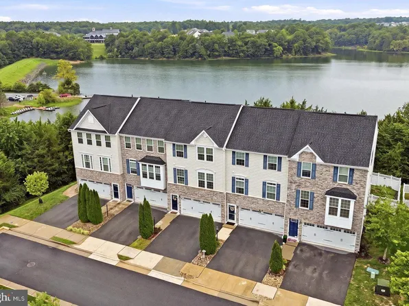 105 Fritillary Ct, Lake Frederick, VA 22630