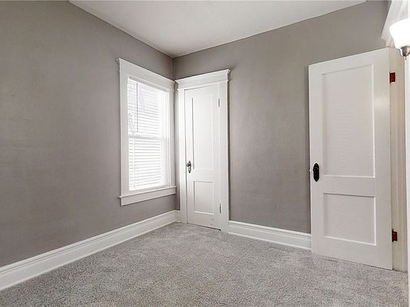 5th image of 226 Blaine Ave
