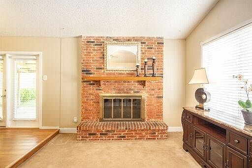 4th image of 519 Meadowglen Dr