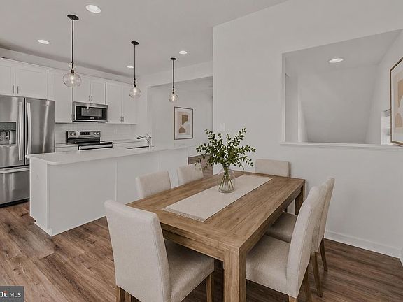 5th image of 242 Charterhouse St