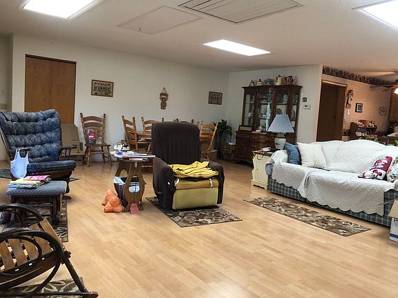 3rd image of 109 S Lake St