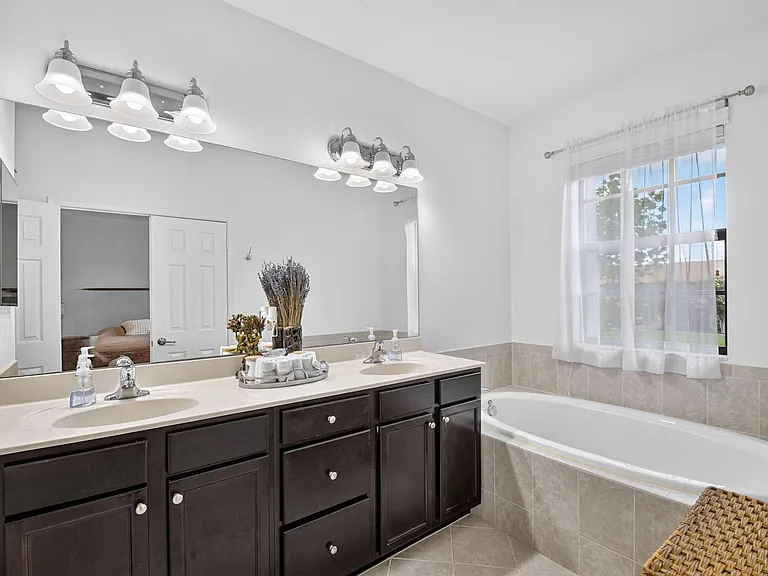 10139 Wellington Parc Dr — Photo 20