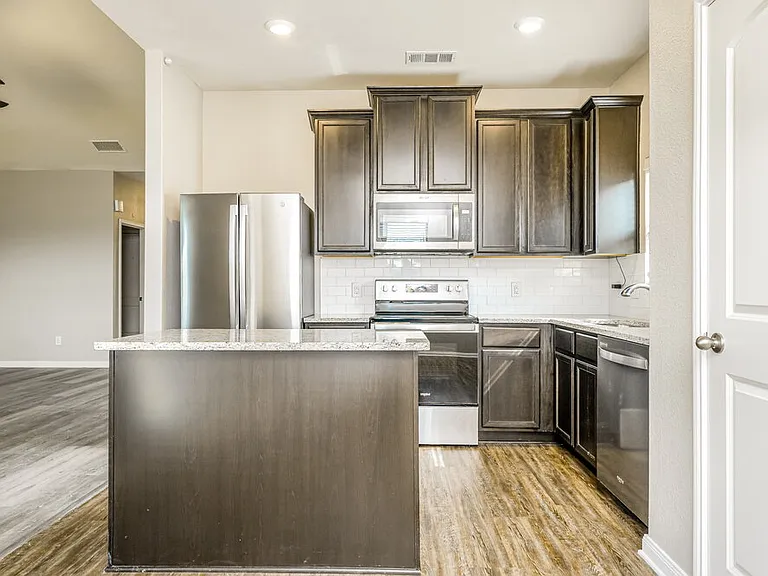 1403 Park Trails Blvd — Photo 7