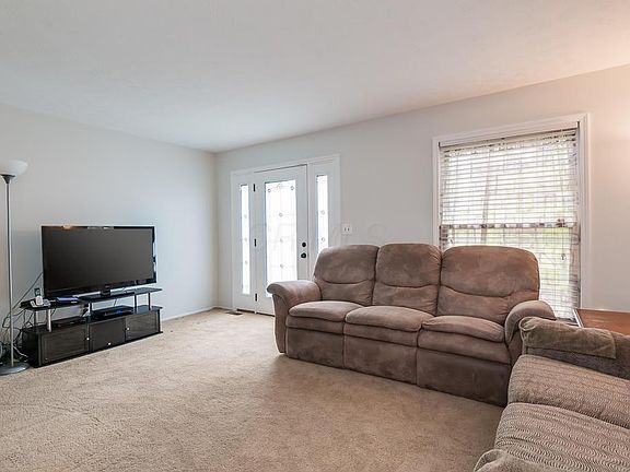 4th image of 534 Clairbrook Ave