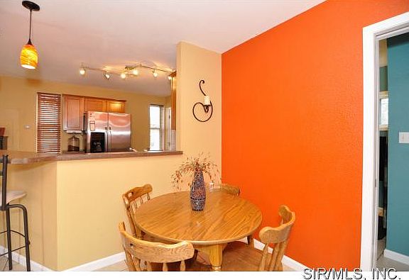 3rd image of 1712 Parkview Dr