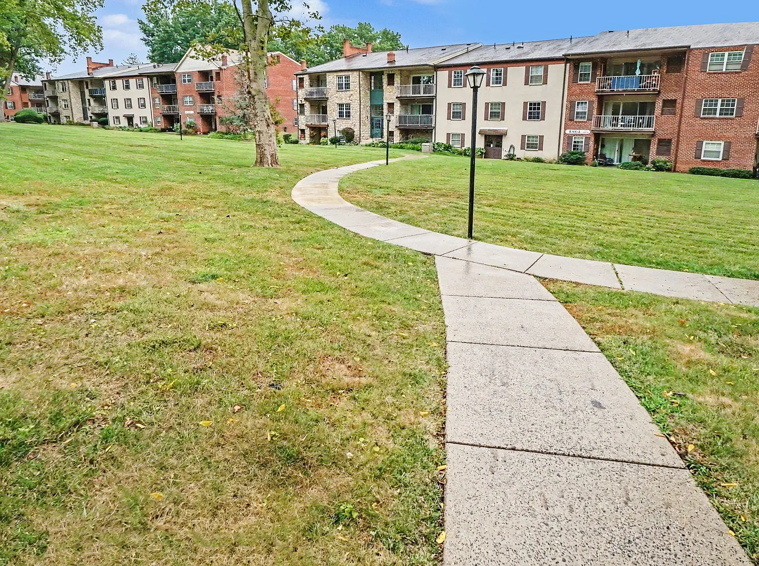 2 bed, 1004 sqft, $2,100 — Photo 1