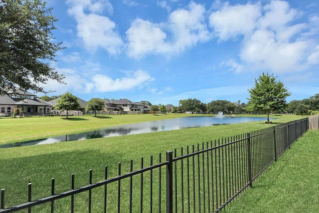 4 bed, 3.0 bath, 2587 sqft, $3,500 — Photo 3
