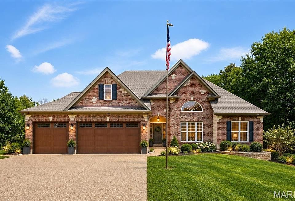 1st image of 230 Sycamore Valley Dr