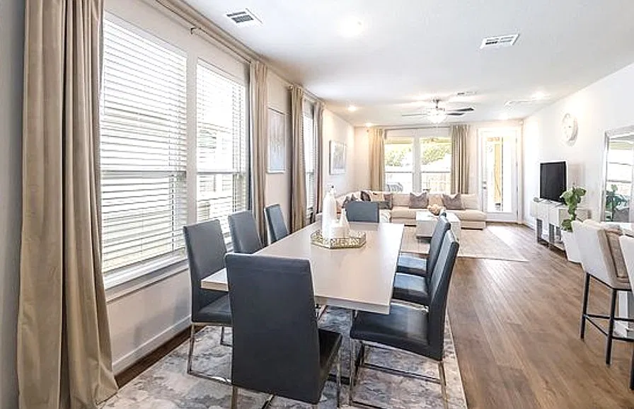 4 bed, 2418 sqft, $2,550 — Photo 4
