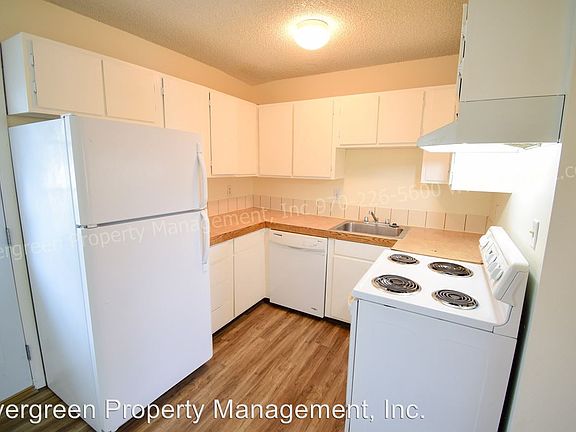 3rd image of 724 37th Ave APT 4