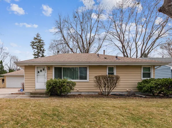 1010 Hathaway Ln NE, Fridley, MN 55432