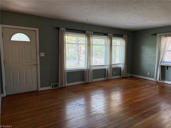 4th image of 3412 Pine Valley Rd