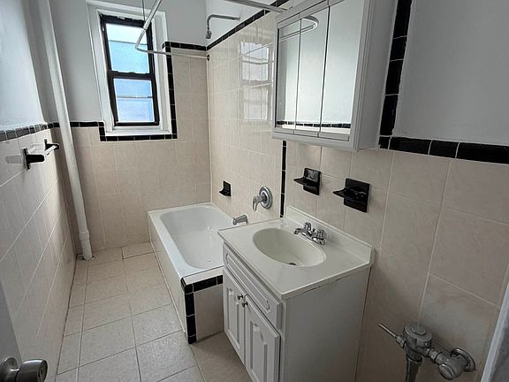 5th image of 3519 147th St APT 10C