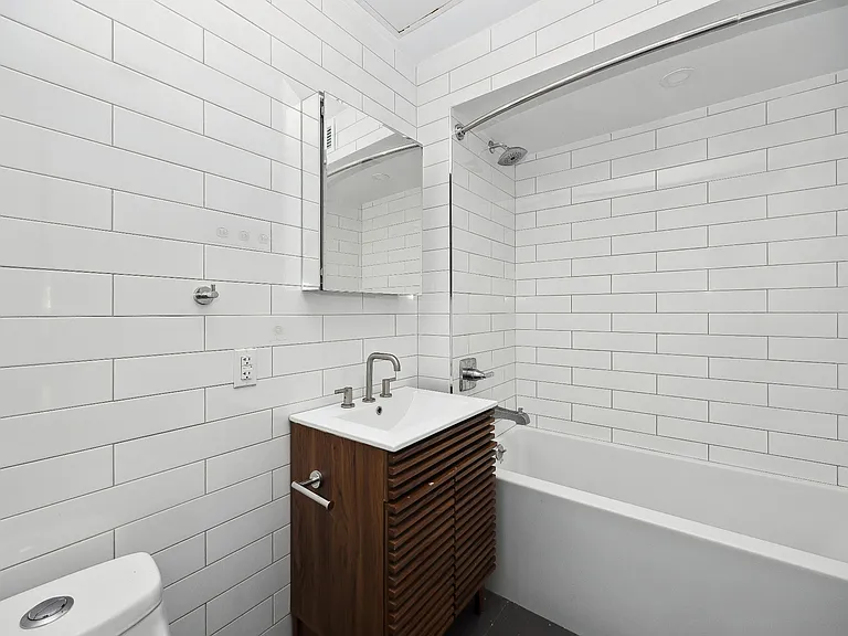 437 Franklin Ave #1 — Photo 7