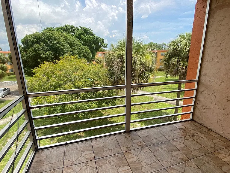 4304 NW 9th Ave #3-3B-3B3 — Photo 28