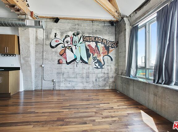 4th image of 530 S Hewitt St #529